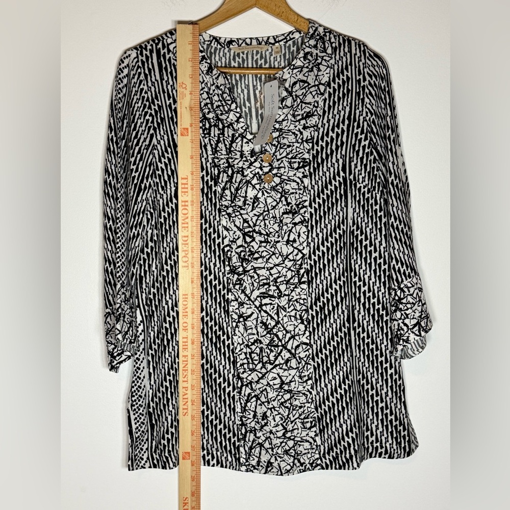 Soft Surroundings Black & White‎ Mixed-Print V-Neck Tunic - Picture 9 of 11